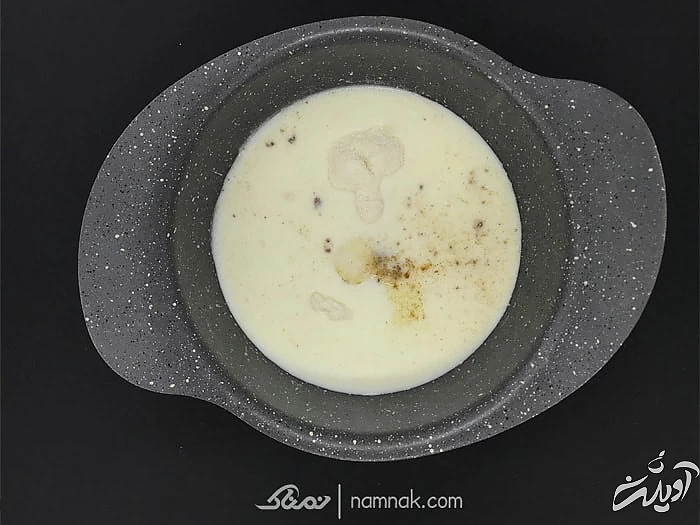 آرد برنج و شیر برای فرنی آرد برنج در شیر